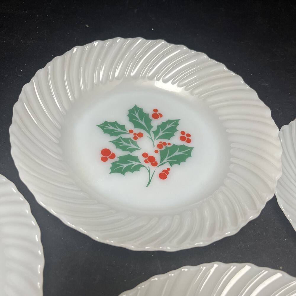 Vtg 5 Piece Place Setting Termocrisa Milk Glass Holly Berry Christmas - Picture 3 of 7